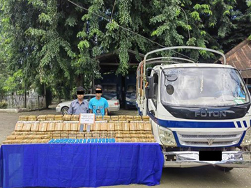 အောင်ဆွေဦးနှင့် မင်းမင်းသန်းတို့ကို သိမ်းဆည်းရမိ စိတ်ကြွရူးသွပ်ဆေးပြားများနှင့်အတူတွေ့ရစဉ်