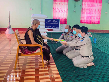 ပြည်ထဲရေးဝန်ကြီးဌာန မိသားစုများက ဆွမ်းဆန်တော်နှင့်ဆန်ကြာဆံများ ဆက်ကပ်လှူဒါန်းခြင်းများဆောင်ရွက်