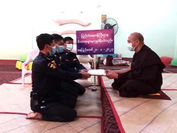 ပြည်ထဲရေးဝန်ကြီးဌာန မိသားစုများက ဆွမ်းဆန်တော်နှင့် ဆန်ကြာဆံများ ဆက်ကပ်လှူဒါန်းခြင်းများဆောင်ရွက်