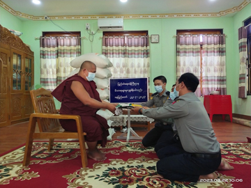 ပြည်ထဲရေးဝန်ကြီးဌာန မိသားစုများက ဆွမ်းဆန်တော်နှင့်ဆန်ကြာဆံများ ဆက်ကပ်လှူဒါန်းခြင်းများဆောင်ရွက်