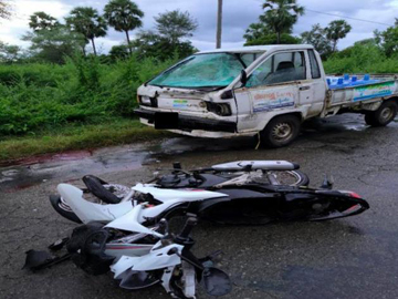 မန္တလေးတိုင်းဒေသကြီး၊ မိတ္ထီလာမြို့နယ်၌ မော်တော်ယာဉ်မှ အရှိန်မထိန်းနိုင်ဘဲ ဆိုင်ကယ်အား ဝင်ရောက်တိုက်မိမှုဖြစ်စဉ်မှ မှတ်တမ်းဓာတ်ပုံ။