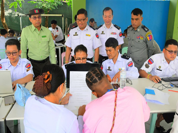 မြန်မာနိုင်ငံအတွင်းသို့ တရားမဝင် ဝင်ရောက်လာသည့် ပြည်ပနိုင်ငံသား ၅၁ ဦးအား ထပ်မံထိန်းသိမ်းနိုင်ခဲ့ပြီး နိုင်ငံပေါင်း ၁၇ နိုင်ငံမှ ပြည်ပနိုင်ငံသား ၁၄၃ ဦး ထပ်မံစစ်ဆေး ဖော်ထုတ်ထိန်းသိမ်းမှု မှတ်တမ်းဓာတ်ပုံ။