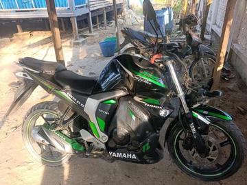 ဧရာဝတီတိုင်းဒေသကြီး၊ ပုသိမ်မြို့နယ်၌ ယာဉ်တိုက်မှုဖြစ်ပွားခဲ့သည့်  ဆိုင်ကယ်၏ မှတ်တမ်းဓာတ်ပုံ။