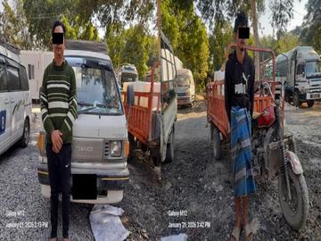 စစ်ကိုင်းတိုင်းဒေသကြီး၊ စစ်ကိုင်းမြို့နယ်၌ စက်သုံးဆီများ တရားမဝင် သယ်ဆောင်လာသူ  အမျိုးသား နှစ်ဦးအား ဖမ်းဆီးအရေးယူမှု မှတ်တမ်းဓာတ်ပုံ။