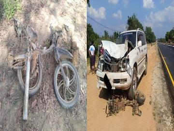 ရန်ကုန်တိုင်းဒေသကြီး၊ လှည်းကူးမြို့နယ်၊ ရန်ကုန်-မန္တလေးအမြန်လမ်းမကြီး၌  ယာဉ်တိုက်မှု ဖြစ်ပွားခဲ့သည့် မော်တော်ယာဉ်နှင့် ဆိုင်ကယ်၏ မှတ်တမ်းဓာတ်ပုံ။