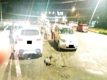 ရန်ကုန်တိုင်းဒေသကြီး၊ တောင်ဥက္ကလာပမြို့နယ်၊ သံသုမာ-ပါရမီလမ်းဆုံမီးပွိုင့်၌ မီးနီဖြတ်မောင်း၍ ယာဉ်တိုက်မှု ဖြစ်ပွားခဲ့သည့် မော်တော်ယာဉ်များ၏ မှတ်တမ်းဓာတ်ပုံ။ 