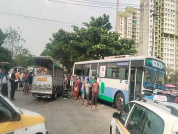 ရန်ကုန်တိုင်းဒေသကြီး၊ ဒဂုံမြို့သစ်(ဆိပ်ကမ်း)မြို့နယ်၌ ယာဉ်တိုက်မှု ဖြစ်ပွားခဲ့သည့် မော်တော်ယာဉ်များ၏ မှတ်တမ်းဓာတ်ပုံ။ 