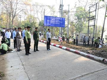 ပြည်ထဲရေးဝန်ကြီးဌာန၊ ဒုတိယဝန်ကြီး ဗိုလ်ချုပ် မင်းသူ (၈၁)နှစ်မြောက် တပ်မတော်နေ့အား ကြိုဆိုဂုဏ်ပြုသောအားဖြင့် ပြည်ထဲရေးဝန်ကြီးဌာနရှိ တပ်ဖွဲ့၊ ဦးစီးဌာနများမှ တပ်ဖွဲ့ဝင်၊  ဝန်ထမ်းများက နေပြည်တော်ပြည်သူ့ဆေးရုံကြီး(ခုတင်-၁၀၀၀)၌ စုပေါင်းသန့်ရှင်းရေး လုပ်အားပေးဆောင်ရွက်နေမှုအား ကြည့်ရှုအားပေးမှု မှတ်တမ်းဓာတ်ပုံ။