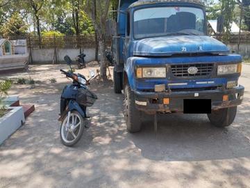 ပဲခူးတိုင်းဒေသကြီး၊ ပေါင်းတည်မြို့နယ်၌ အရှိန်မထိန်းနိုင်ဘဲ ဝင်ရောက်တိုက်မိခဲ့သည့် မော်တော်ယာဉ်နှင့် ဆိုင်ကယ်၏ မှတ်တမ်းဓာတ်ပုံ။