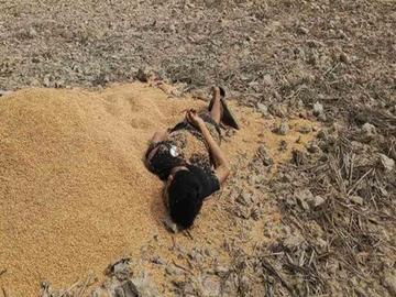 မွန်ပြည်နယ်၊ မုဒုံမြို့နယ်၌ PDF အမည်ခံ အကြမ်းဖက်သမားများက သေနတ်ဖြင့် ပစ်ခတ်သတ်ဖြတ်ခဲ့မှုကြောင့် အပြစ်မဲ့ အရပ်သားပြည်သူ တစ်ဦး သေဆုံးမှု မှတ်တမ်းဓာတ်ပုံ။