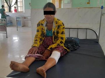 ပဲခူးတိုင်းဒေသကြီး၊ ရွှေကျင်မြို့နယ်၌ Drop Bomb တစ်လုံး ကျရောက်ပေါက်ကွဲခဲ့မှုကြောင့် အပြစ်မဲ့ အရပ်သားပြည်သူ တစ်ဦး ထိခိုက်ဒဏ်ရာရရှိမှု မှတ်တမ်းဓာတ်ပုံ။