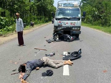 မန္တလေးတိုင်းဒေသကြီး၊ သပိတ်ကျင်းမြို့နယ်၌ ယာဉ်တိုက်မှုဖြစ်ပွား၍ အမျိုးသမီး တစ်ဦး သေဆုံးမှု ဖြစ်စဉ်မှ မော်တော်ယာဉ်၏  မှတ်တမ်းဓာတ်ပုံ။